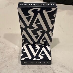 Avantstay Playing Cards - 2 full sets